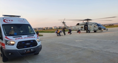 Mehmetçik acil müdahaleye ihtiyaç duyan vatandaşın yardımına helikopterle yetişti