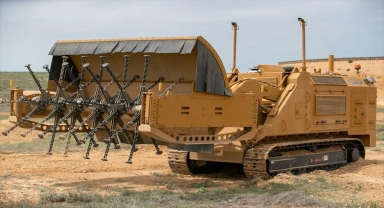 Milli Savunma Bakanlığından Azerbaycan'a 13 Mekanik Mayın Temizleme Aracı