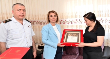 Nevşehir Valisi Becel, şehit Bozkurt'un eşine 