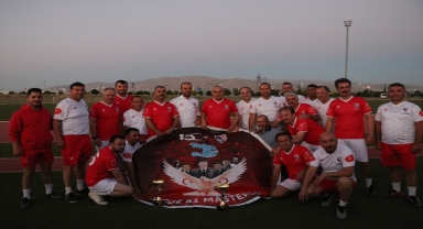 Niğde'de protokol üyeleri dostluk maçı yaptı