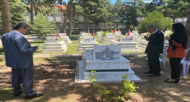 Şehit Astsubay Kıdemli Çavuş Oğuzhan Arduç'un ailesine şehadet belgesi verildi