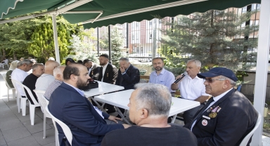 Şehit yakınları ve gaziler bayram arifesinde Cebeci Askeri Şehitliği'ni ziyaret etti