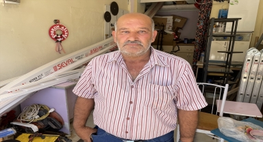 Seyir halindeki aracıyla canlı yayın yaparken kaza geçirdi