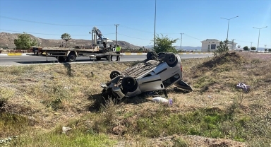 Sivas'ta devrilen hafif ticari araçtaki 7 kişi yaralandı