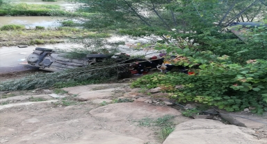 Sivas'ta Kızılırmak'a devrilen otomobildeki 3 kişi yaralandı