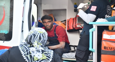 Sivas'ta köyde çıkan yangın itfaiye ekipleri ve vatandaşların müdahalesiyle söndürüldü