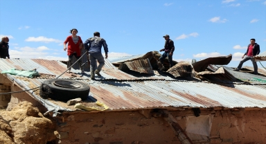 Sivas'ta samanlıkta çıkan yangın söndürüldü