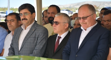 Sivas'ta trafik kazasında vefat eden Turunç çiftinin cenazeleri toprağa verildi