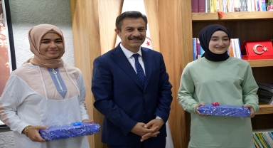 Sivas ve Kırşehir'de LGS sınavından tam puan alan öğrenciler ödüllendirildi