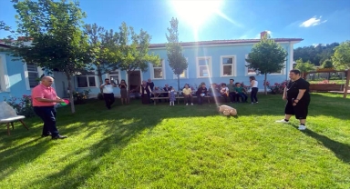 Sorgun'da down sendromlu çocuklardan yaşlılara ziyaret