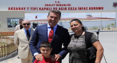 TDP Genel Başkanı Sarıgül, Aksaray'da cezaevi önünde 
