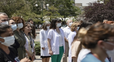 TTB'ye üye doktorlar, Konya'da meslektaşlarının öldürülmesine tepki için iş bıraktı