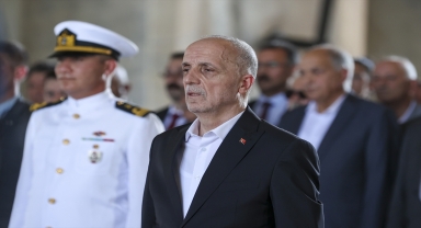 TÜRK-İŞ'ten kuruluşunun 70. yıl dönümü dolayısıyla Anıtkabir'e ziyaret