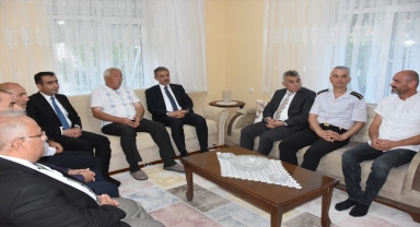 Vali Akkoyun'dan şehit ailesine bayram ziyareti