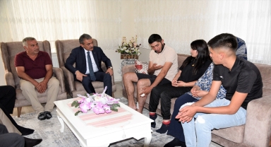 Vali Akkoyun Pençe-Kilit Operasyonu bölgesinde yaralanan askeri ziyaret etti