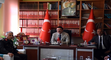 Vali Tekbıyıkoğlu, 15 Temmuz'da doğum gününde şehit olan polisin ailesini ziyaret etti 