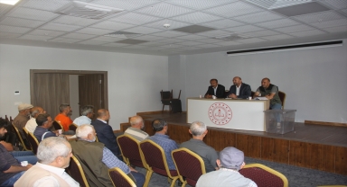 Zara'da çiftçiler hububat alımı ve lisanslı depoculuk konularında bilgilendirildi