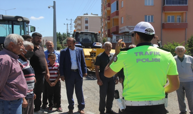 Zara'da traktör sürücüleri bilgilendirildi