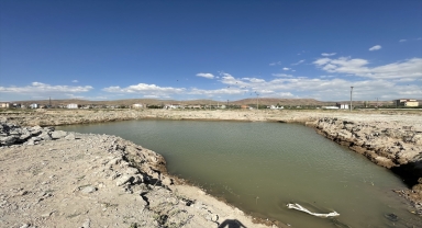 Aksaray'da inşaat temelinde biriken suya giren çocuğu dalgıçlar kurtardı