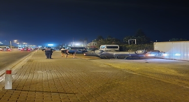 Alanya'da ambulans ile otomobilin çarpıştığı kazada 3 kişi yaralandı