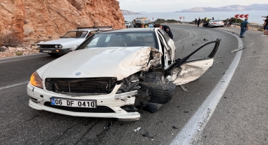 Antalya'da 3 aracın karıştığı kazada 1 kişi yaralandı