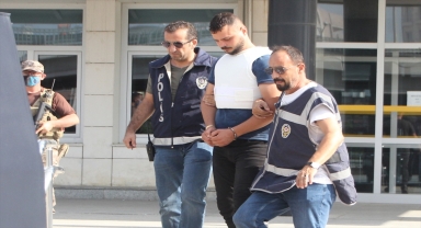 Antalya'da evinin önündeki kişiyi silahla öldürdüğü ileri sürülen zanlı tutuklandı 