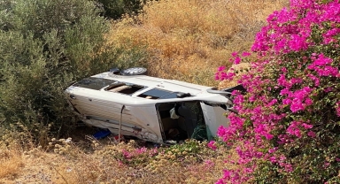 Antalya'da iki otomobilin çarpışması sonucu 4 kişi yaralandı