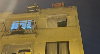 Antalya'da itfaiye ekibinin seferber olduğu kedi, 4. kattan atladı