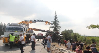 Antalya'da tur otobüsü ile kamyonun çarpıştığı kazada 1 kişi öldü, 6 kişi yaralandı