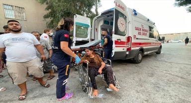 Antalya'da yangında evlerinde mahsur kalan 3 kişi kurtarıldı