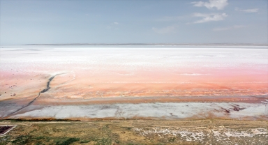 Avustralyalı aktivist küresel su sorunu için Tuz Gölü'nde maraton koştu