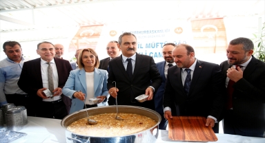 Bakan Özer'den, Türkiye'nin uluslararası öğrenci başarı araştırma puanı artışında istikrar vurgusu: