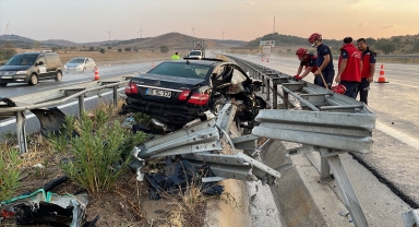 Balıkesir'de tatil yolunda kaza geçiren çift öldü, iki çocukları yaralandı