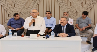 Başkan Büyükkılıç muhtarlarla buluştu