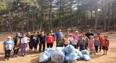 Beyşehir'de Kur'an kursu öğrencilerinden çevre temizliği