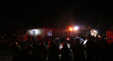 Çankırı'da çıkan yangında bir ev ve ahırda maddi hasar oluştu