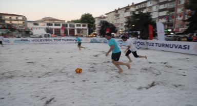 Çankırı'da tuz festivali öncesi tuzdan sahada maç yapıldı