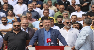 CHP'li Ağbaba, akaryakıt istasyonları mühürlenen iş yeri sahipleriyle basın açıklaması yaptı: