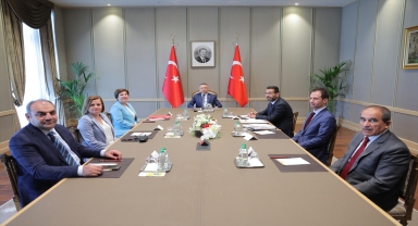 Cumhurbaşkanı Yardımcısı Oktay, Türkiye Noterler Birliği Başkanı Çağlayan'ı kabul etti