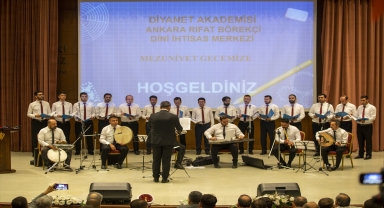 Diyanet İşleri Başkanı Erbaş, Ankara Rıfat Börekçi Dini İhtisas Merkezi mezuniyet programına katıldı