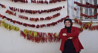 Elmalı'da kadın kooperatifi kurutulmuş sebze ve meyve alıyor