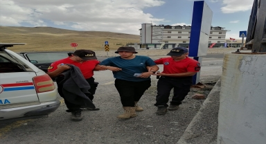 Erciyes Dağı'na tırmanırken düşerek yaralanan dağcıyı JAK timi kurtardı