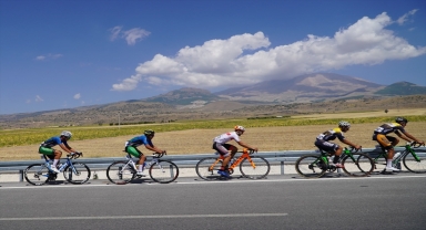 Erciyes Uluslararası Yol ve Dağ Bisikleti Yarışları'nın 4. etabı devam ediyor