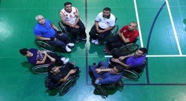 Genç para basketbolcular, ay-yıldızlı formayı giyebilmek için çalışıyor 