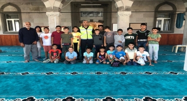 Jandarma Kur'an kursu öğrencilerine trafik eğitimi verdi 