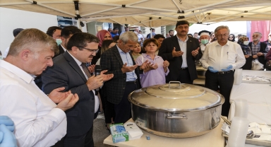 Kahramankazan'da vatandaşlara aşure dağıtıldı