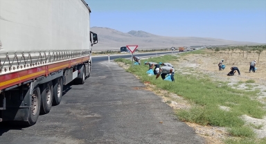 Karapınar'da kara yolunda temizlik