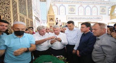 Kaş'ta yeni yapılan camide Sakal-ı Şerif ziyarete açıldı