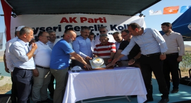 Kayseri'de AK Parti'nin kuruluş yıl dönümü dolayısıyla etkinlik düzenlendi