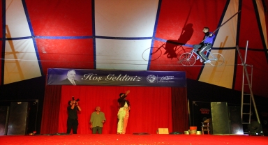 Kayseri'de çocuklar akrobasi sirki ile eğlendi 